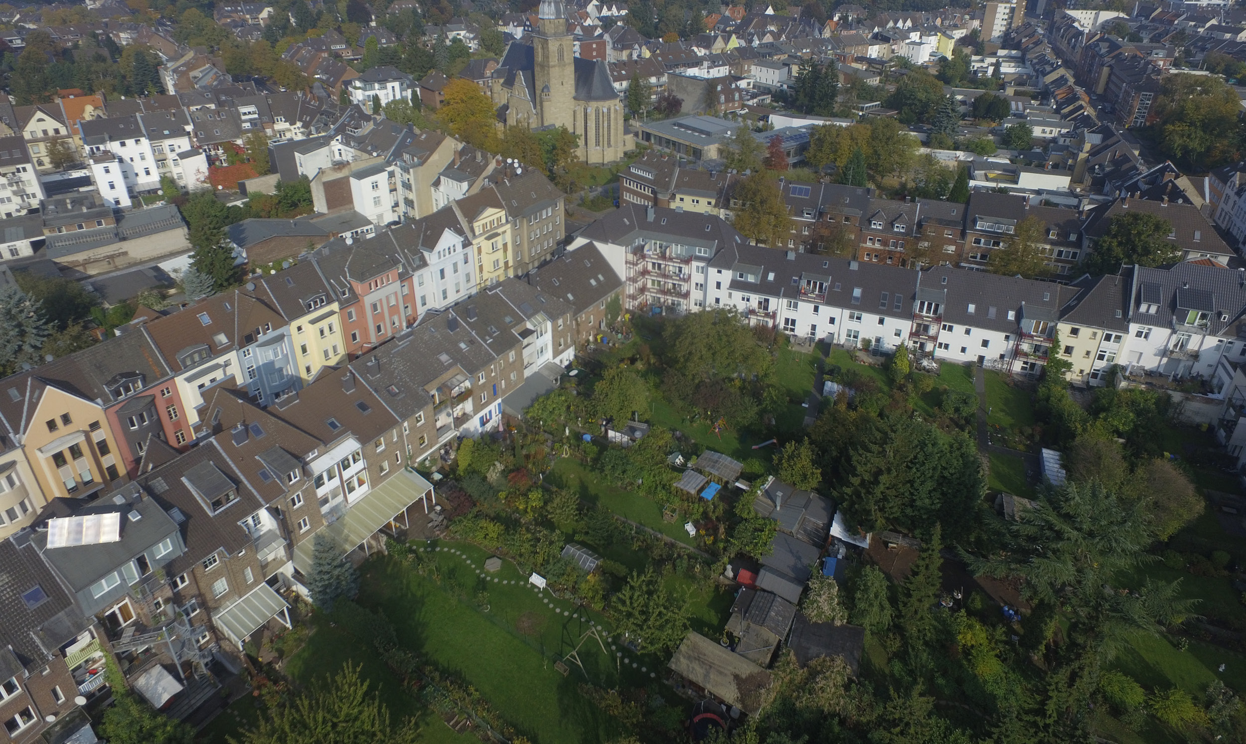 Wohnen mit Kirchturmblick: Dreikönigen-/ Uhlandstraße